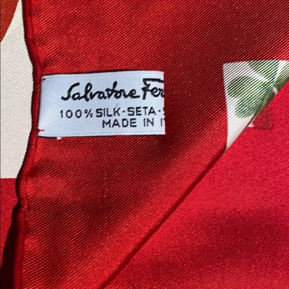 Ferraragamo authentic Square silk scarf 34inch - Picture 4 of 8